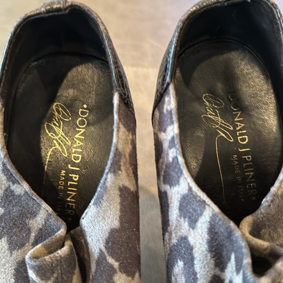 Donal J. Pliner Eartha Grey Suede Leopard Pointy Stiletto Heel Boots Size 8 - Picture 12 of 14